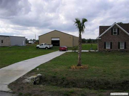 Hardee Airpark Home and Hanger on runway.
